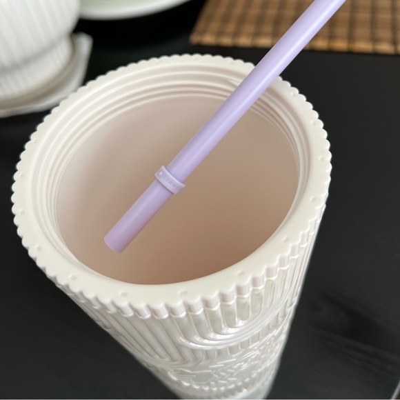 Brand New Spring Pearlescent Starbucks Tumbler🌸ship with care🧜🏻‍♀️
